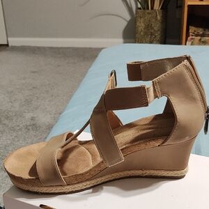 Elegant Tan Wedge Sandals